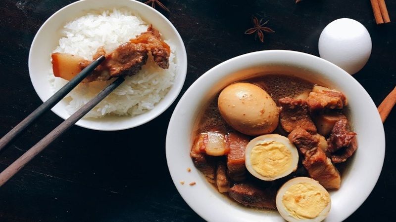 com-trang-thit-kho-tau