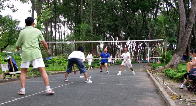 Đánh cầu lông mỗi ngày với cường độ phù hợp giúp cơ thể linh hoạt, tinh thần thoải mái và tăng sức bền. 