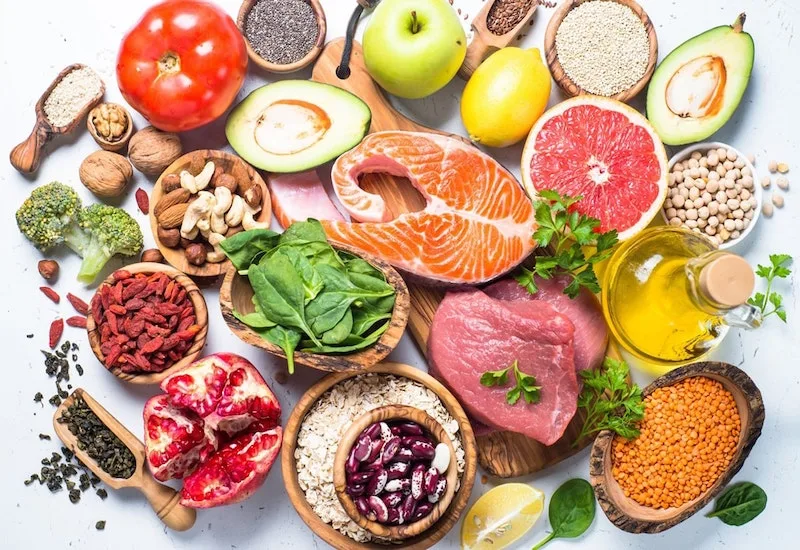 Thực đơn cho người mỡ máu cao nên đơn giản, ít dầu mỡ xấu, giàu chất xơ và dễ duy trì hằng ngày.
