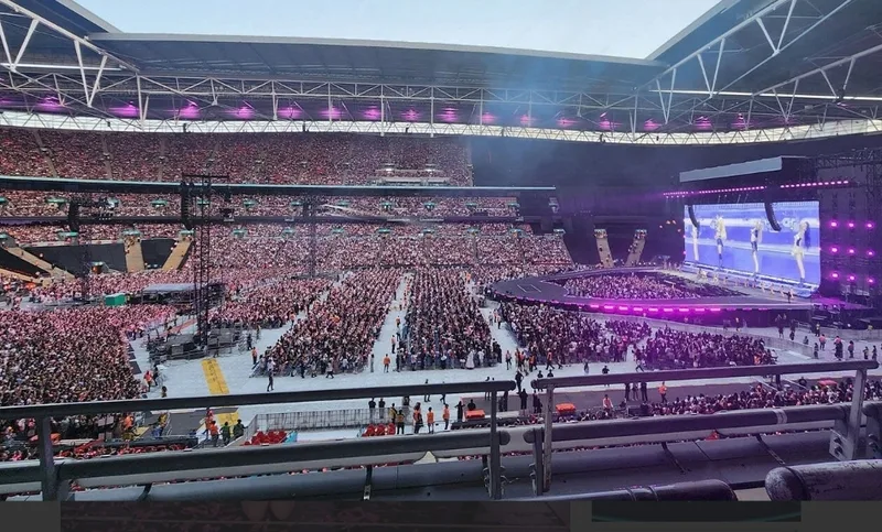 Ngoài bóng đá, Wembley còn tổ chức hòa nhạc, boxing, rugby, NFL và nhiều sự kiện quy mô lớn khác.