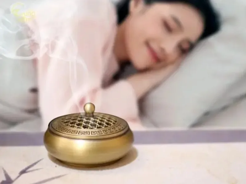 Giấc mơ nặng nề có thể xuất hiện khi tinh thần căng thẳng, thiếu ngủ hoặc suy nghĩ quá nhiều.