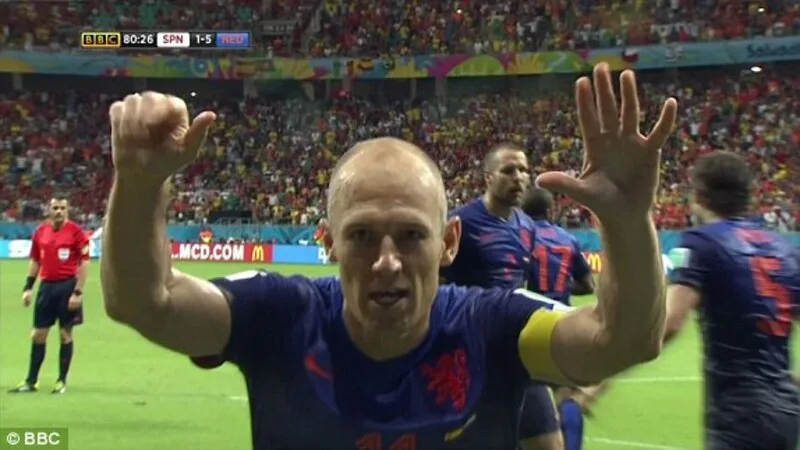 Trận Hà Lan gặp Tây Ban Nha tại World Cup 2014 là màn tái ngộ nhiều duyên nợ