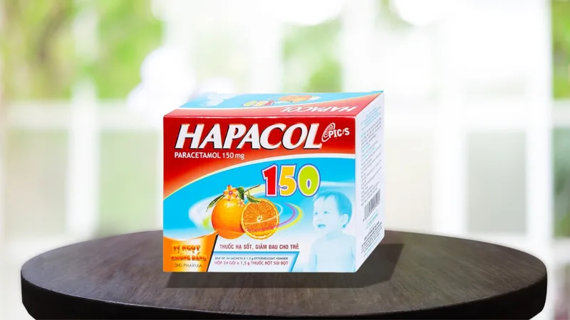 Thuốc hạ sốt cho trẻ cần dùng đúng liều theo cân nặng và không tự ý phối hợp nhiều thuốc có cùng hoạt chất.