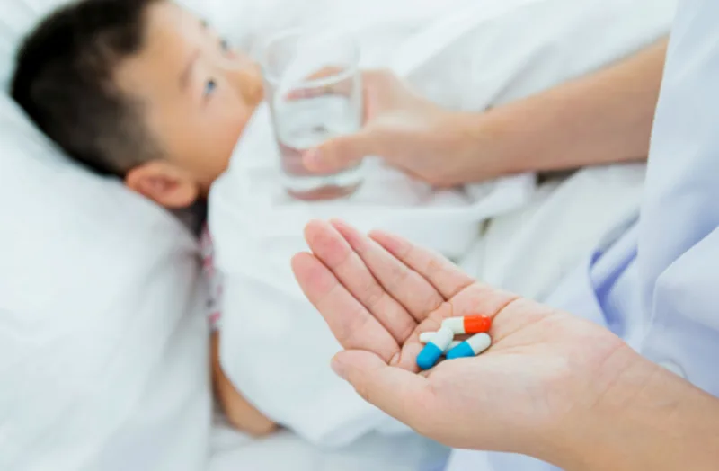 Cảm cúm thường do virus gây ra, vì vậy kháng sinh chỉ dùng khi bác sĩ xác định có nhiễm khuẩn hoặc biến chứng kèm theo.